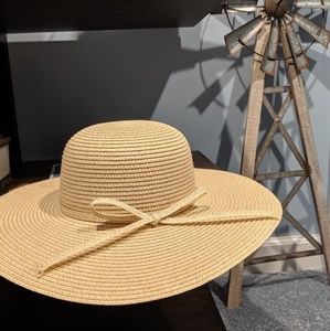 BRAND NEW! Straw Beach Hat